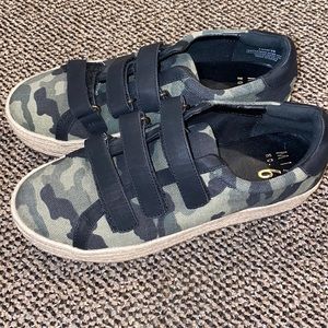 Mix no. 6 Camouflaged Canvas Platform Espadrille with Velcro straps size 7.5